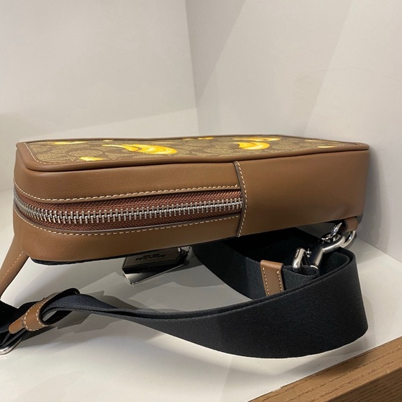 Coach Sullivan Pack In Signature Canvas With Banana Print cr295 - Picture 5 of 9